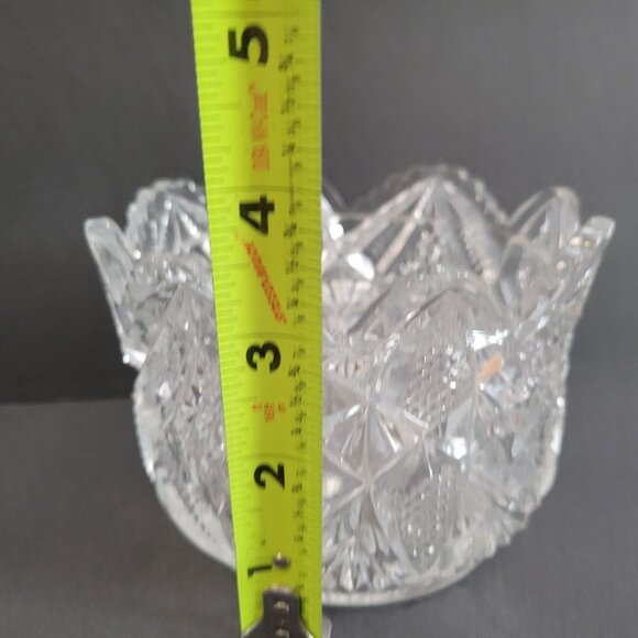 Vintage Clear Cut Glass Bowl With Scalloped Edge & Starburst Pattern - Picture 5 of 8